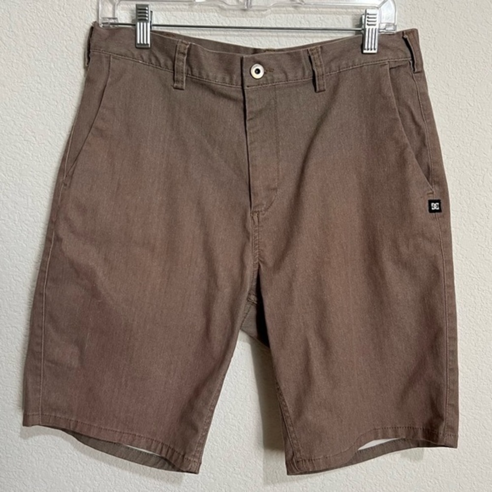 DC Tan Worker Chino Shorts  32 Straight